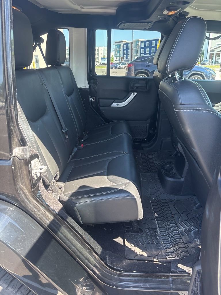 Used 2016 Jeep Wrangler Unlimited Sahara w/ Connectivity Group AWD/4WD image 16