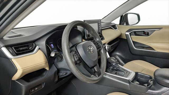 Used 2020 Toyota RAV4 LE FWD image 20