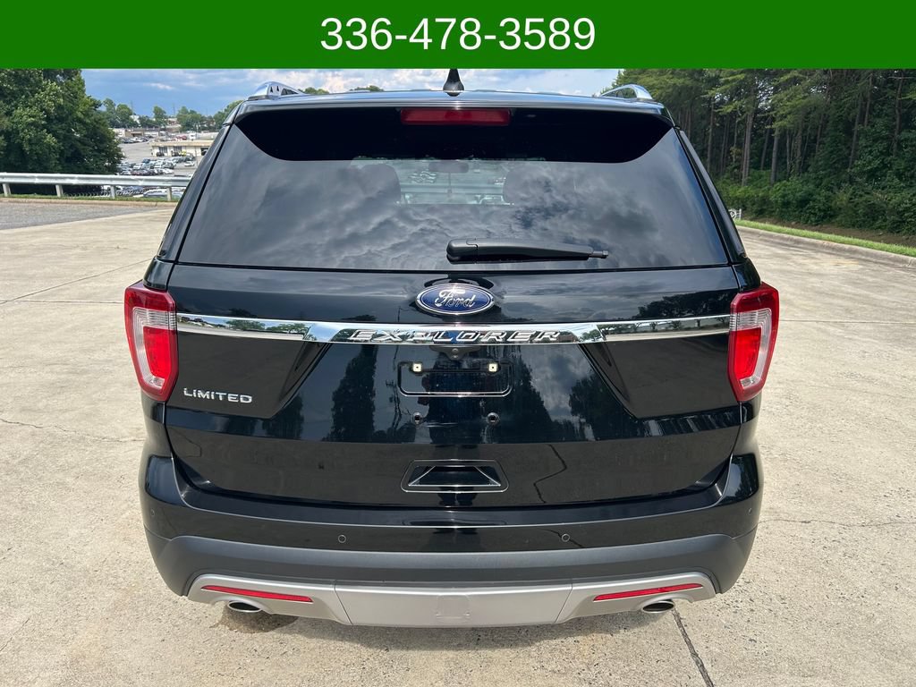 Used 2017 Ford Explorer Limited w/ Equipment Group 301A FWD image 4