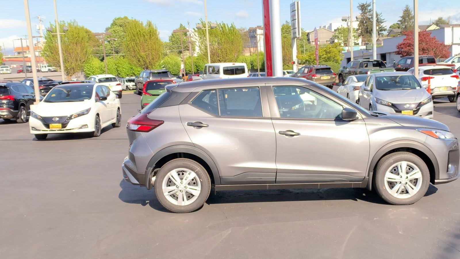 New 2025 Nissan Kicks Play S image 9