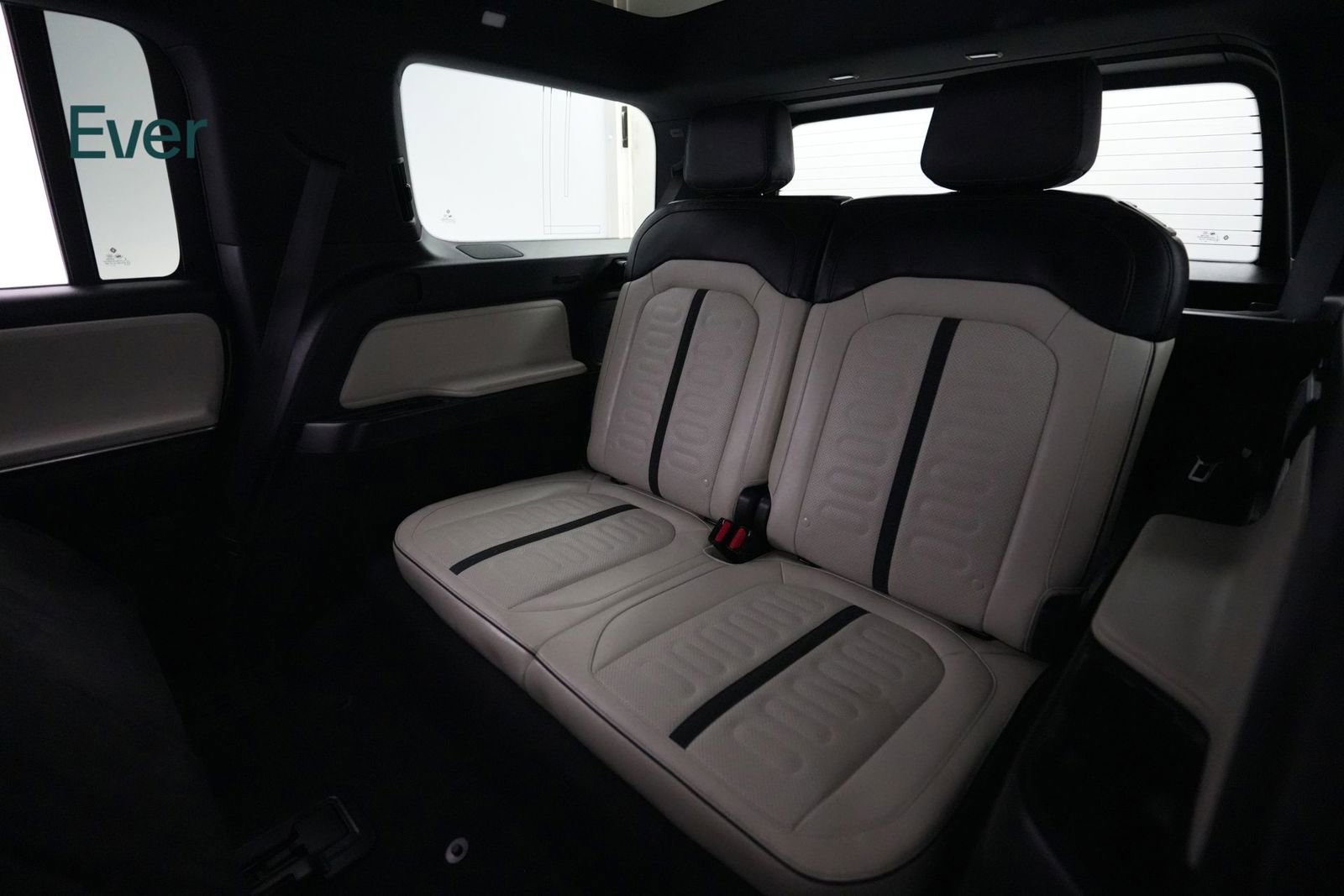 Used 2025 Rivian R1S Adventure AWD/4WD image 25