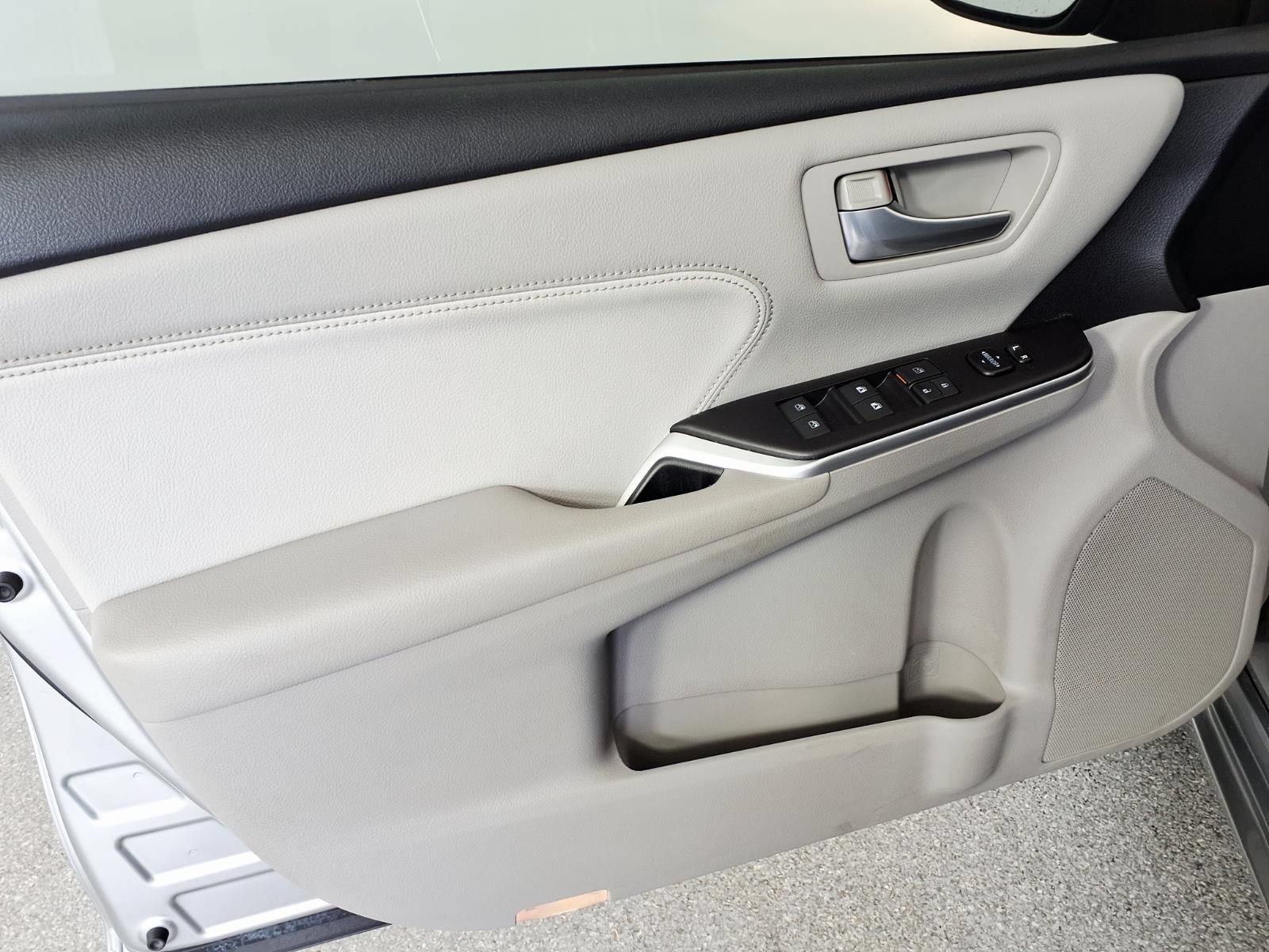 Used 2017 Toyota Camry XLE FWD image 14