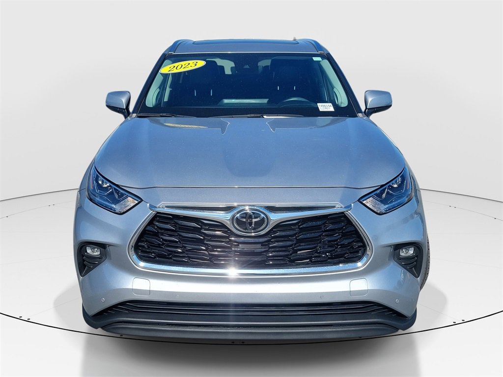 Used 2023 Toyota Highlander Limited image 2