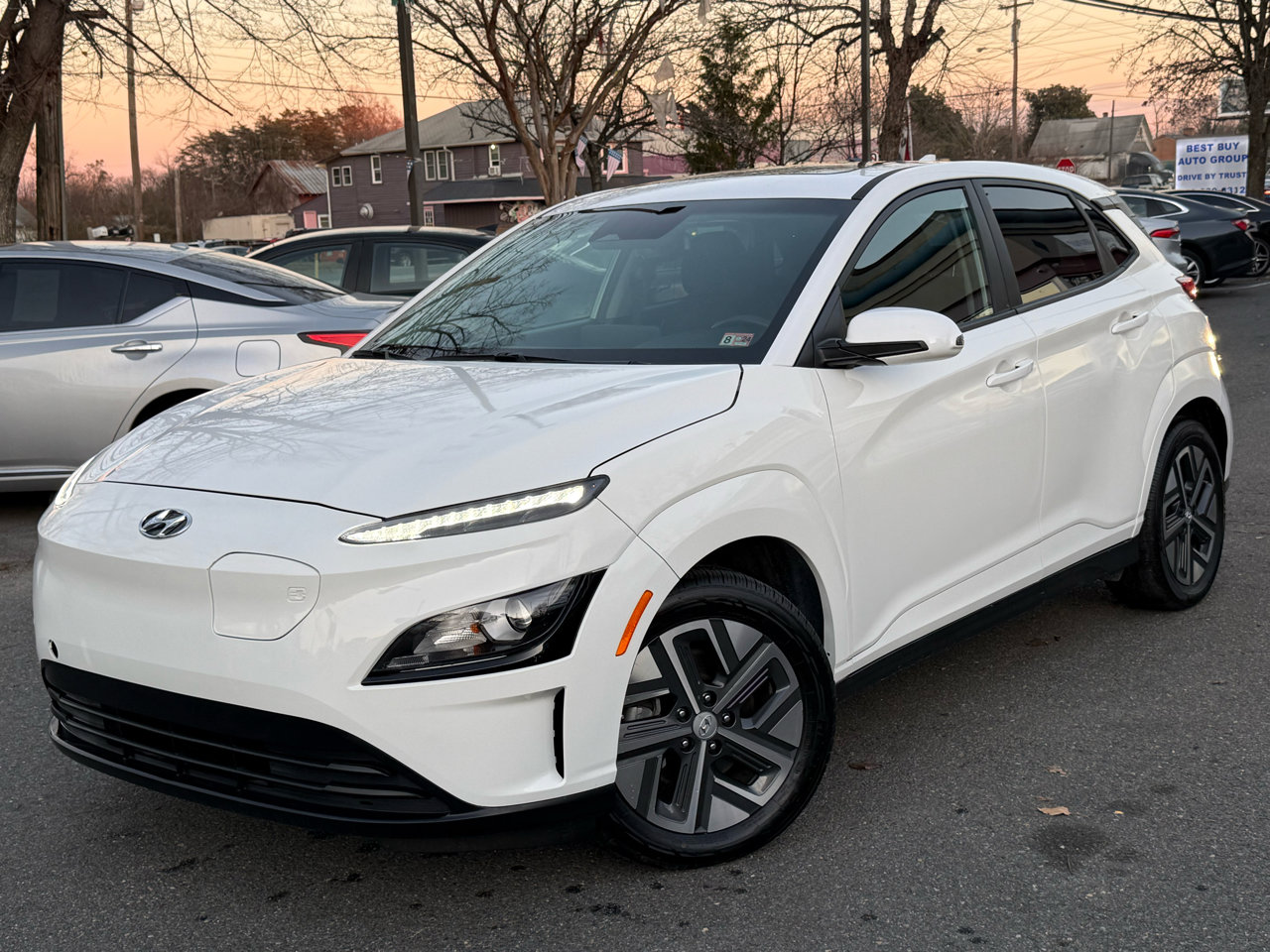 Used 2023 Hyundai Kona SEL FWD image 2