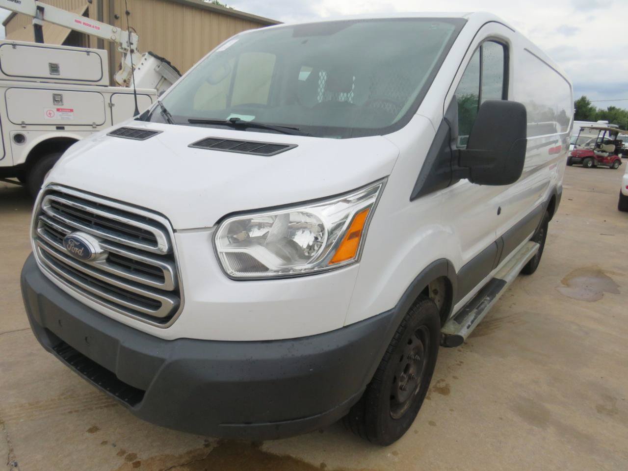 Used 2015 Ford Transit 250 130 Low Roof w/ Exterior Upgrade Package RWD image 1
