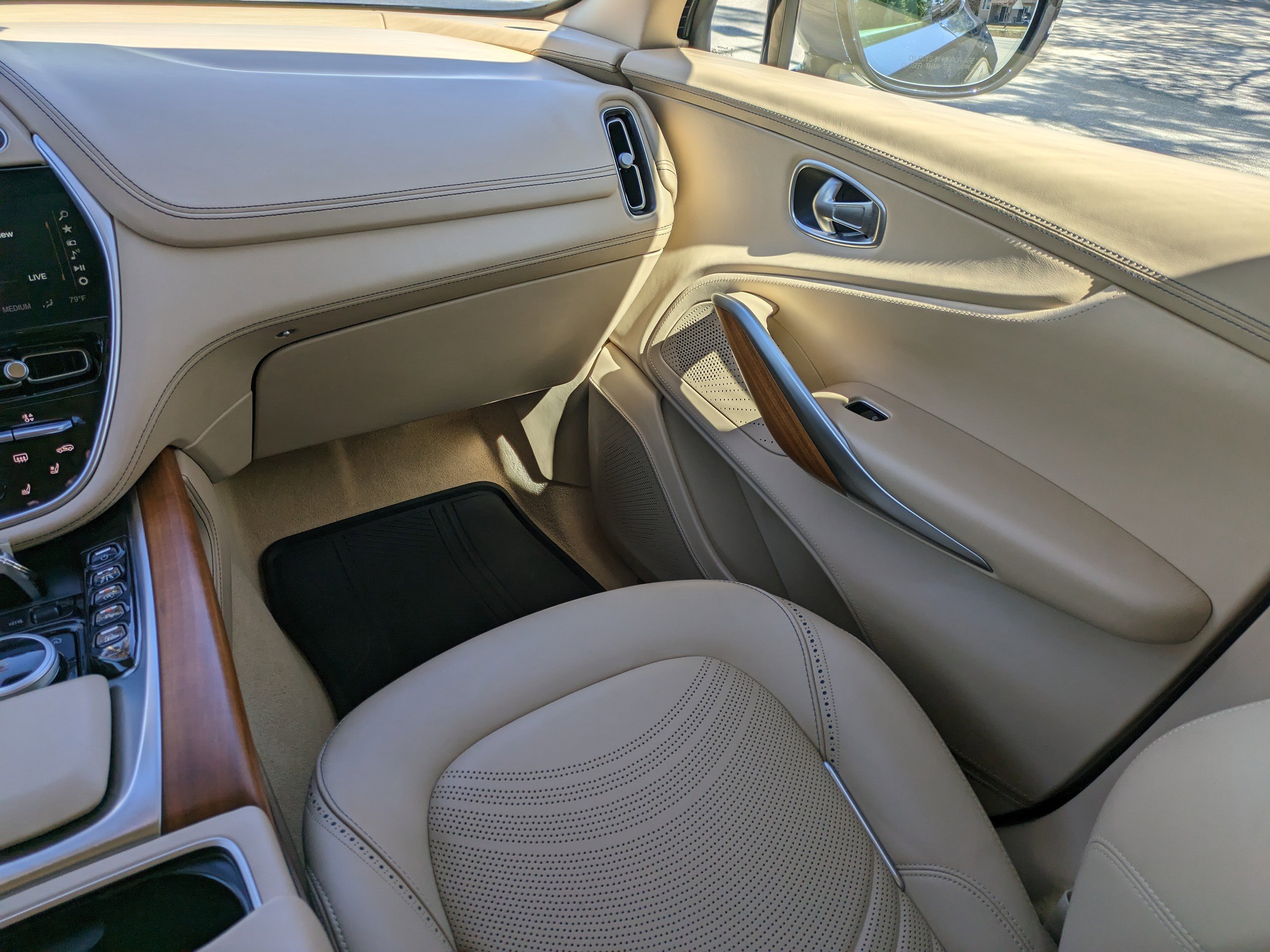 Used 2024 Aston Martin DBX AWD/4WD image 20