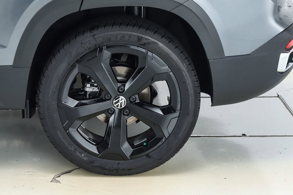 New 2025 Volkswagen Taos SEL image 45