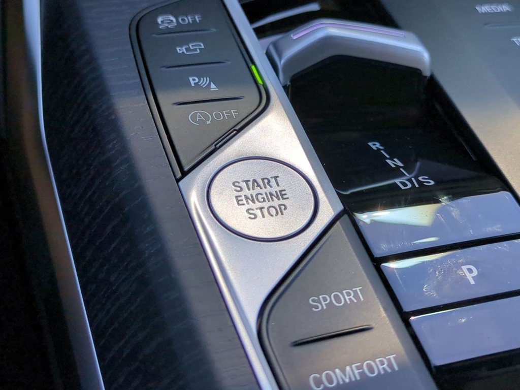 New 2026 BMW 330i Sedan w/ Convenience Package RWD image 28
