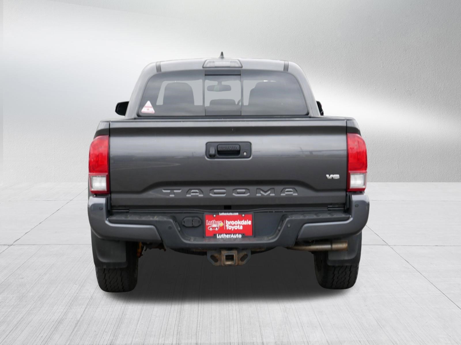 Used 2017 Toyota Tacoma TRD Off-Road AWD/4WD image 6