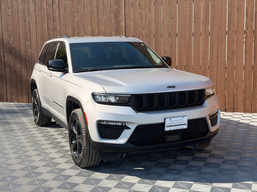 Used 2024 Jeep Grand Cherokee Limited w/ Black Appearance Package RWD image 14