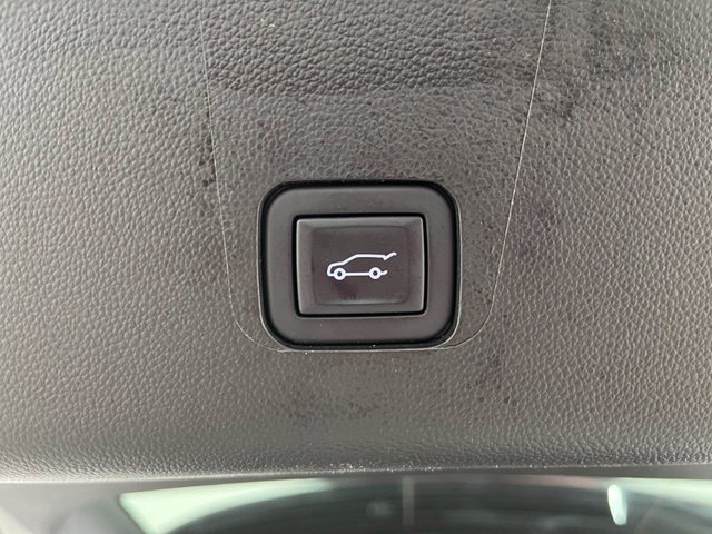 Used 2023 Chevrolet Traverse Premier w/ Redline Edition AWD/4WD image 42