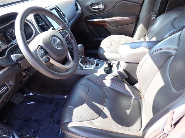 Used 2016 Jeep Cherokee Trailhawk w/ Comfort/Convenience Group AWD/4WD image 12