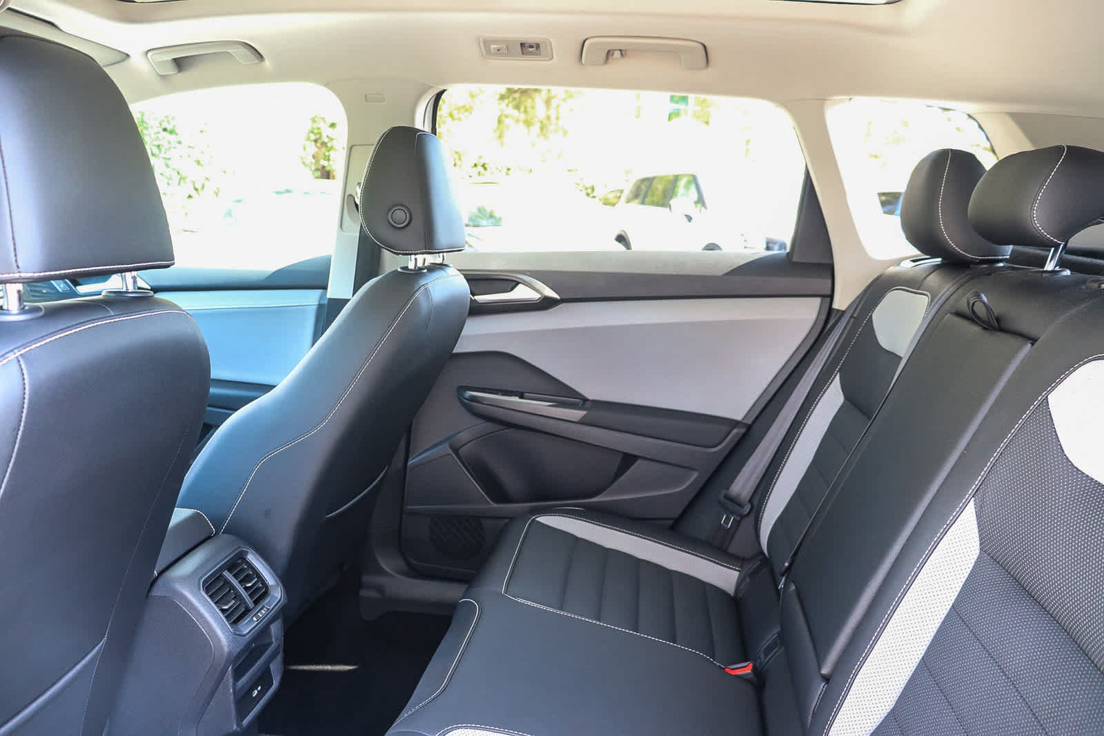 Used 2022 Volkswagen Taos SEL FWD image 19