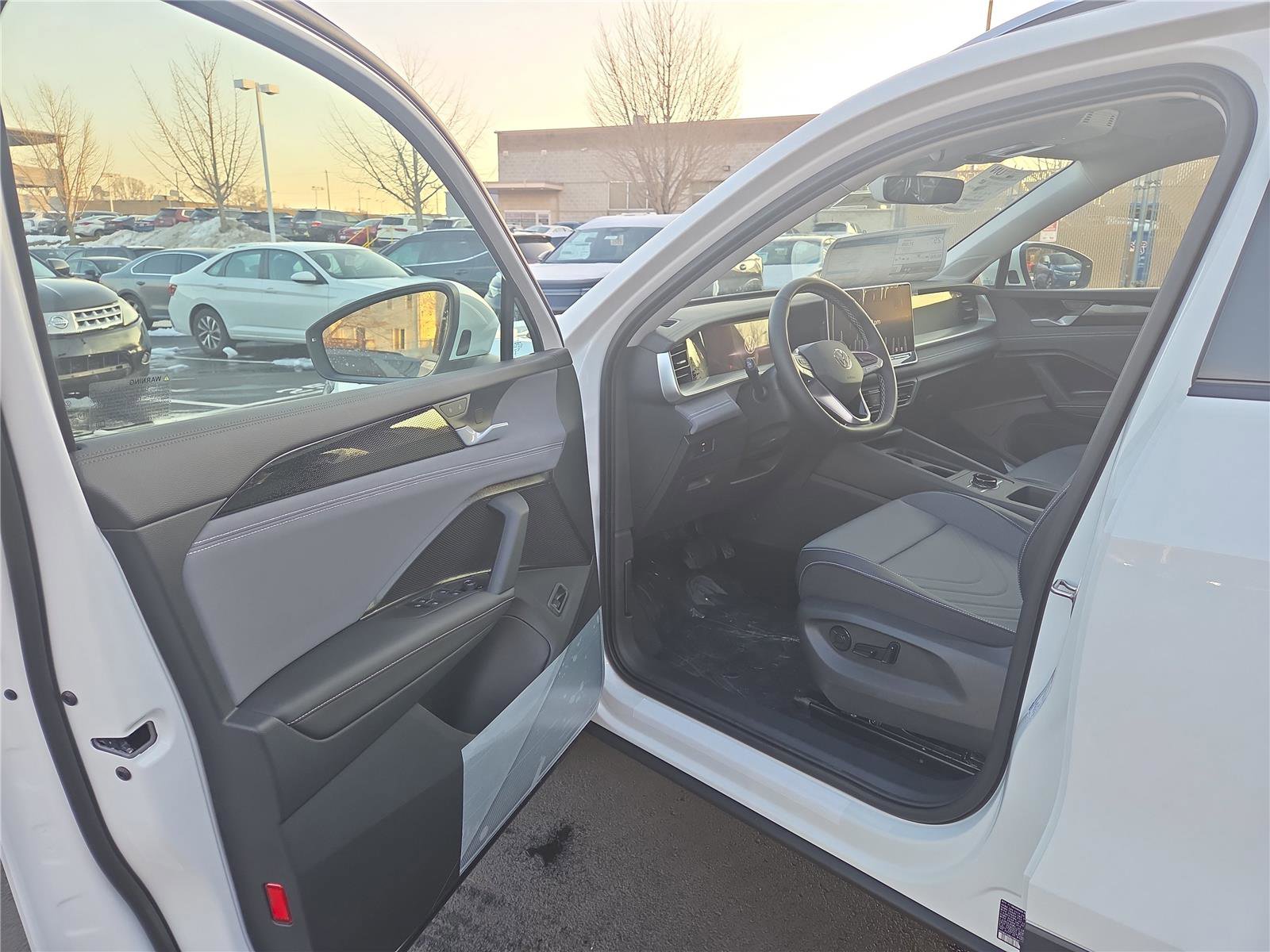 New 2026 Volkswagen Tiguan SE image 11