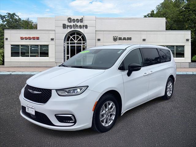 Certified 2024 Chrysler Pacifica Touring-L