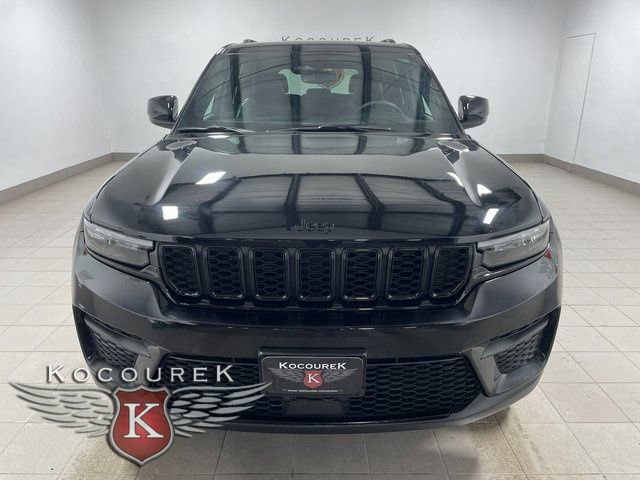 Used 2023 Jeep Grand Cherokee Altitude image 2
