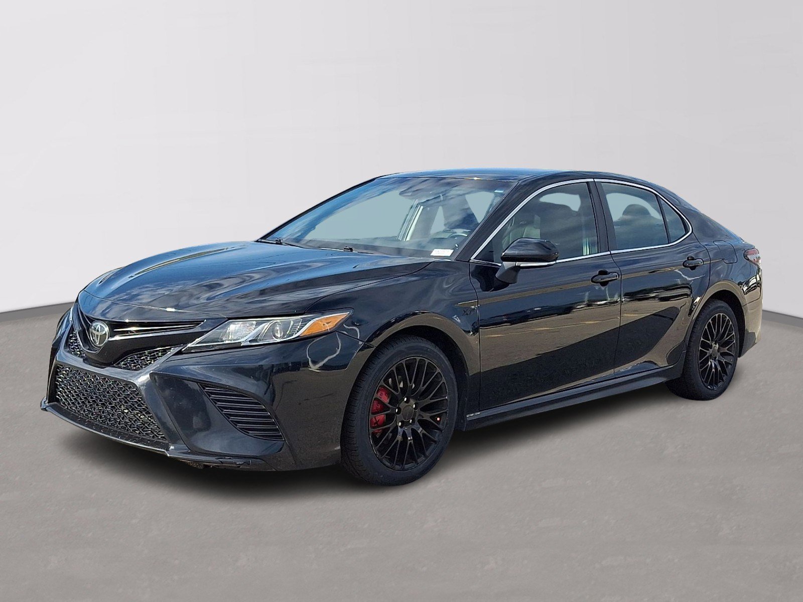 Used 2019 Toyota Camry SE w/ Convenience Package FWD image 3