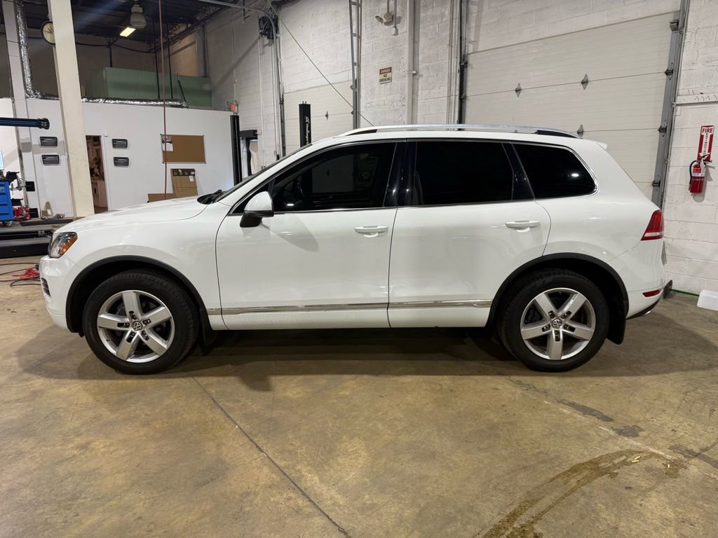 Used 2014 Volkswagen Touareg TDI image 3