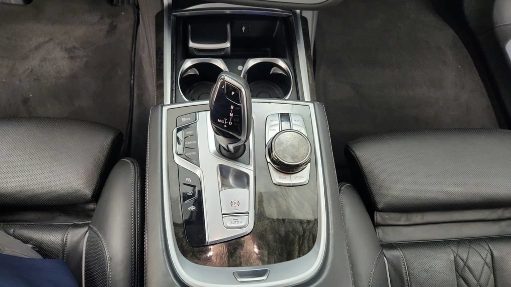 Used 2018 BMW 750i xDrive AWD/4WD image 27