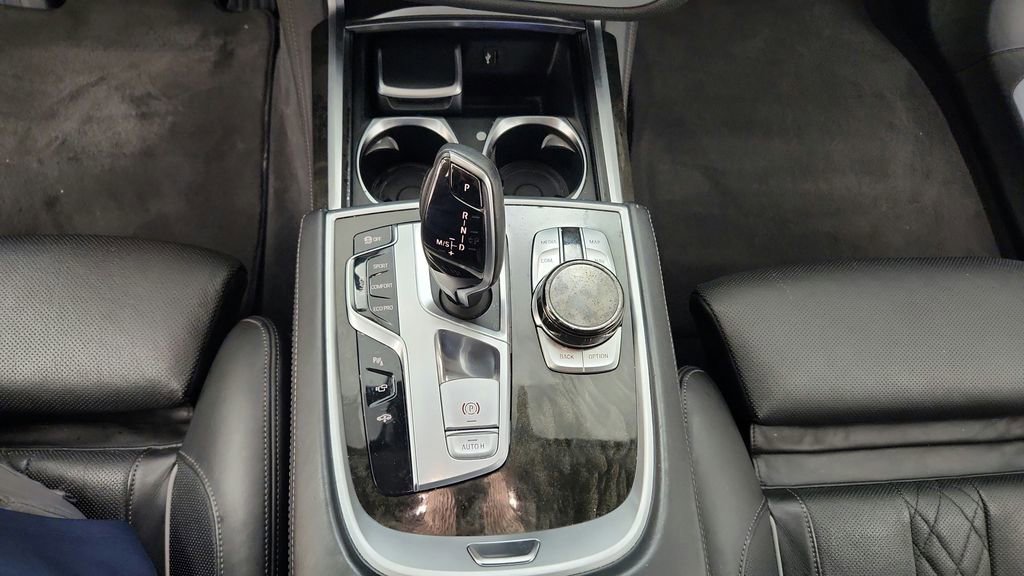 Used 2018 BMW 750i xDrive AWD/4WD image 27