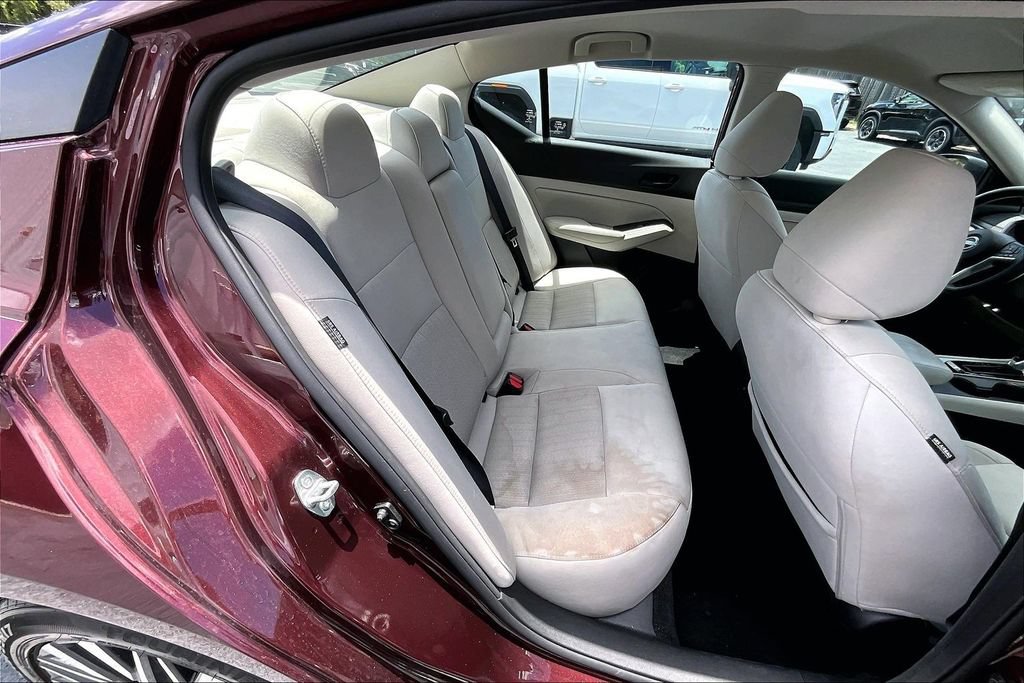 Used 2025 Nissan Altima 2.5 SV FWD image 24