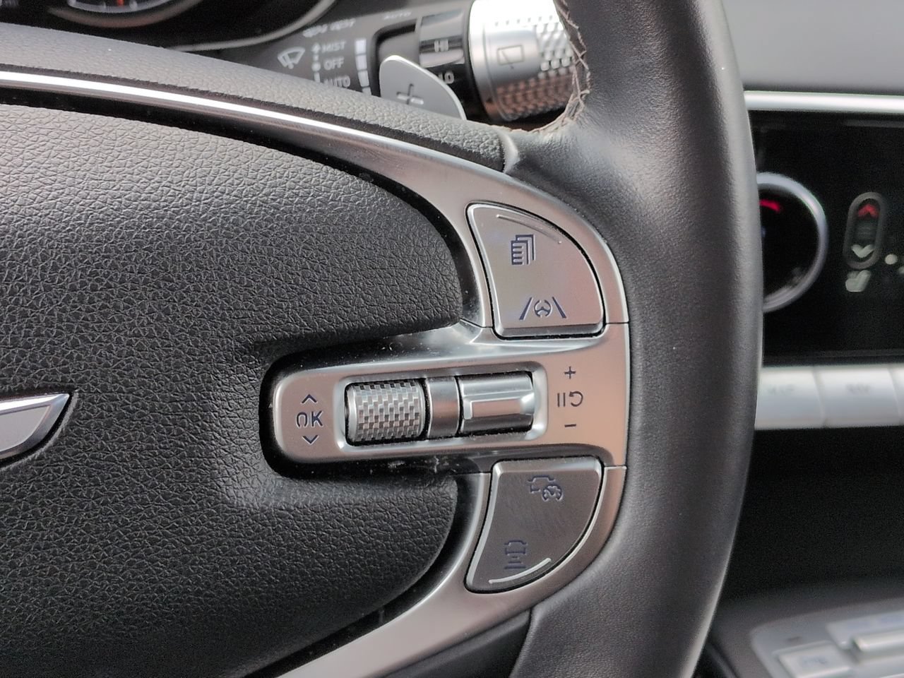 Used 2025 Genesis GV70 2.5T AWD/4WD image 28
