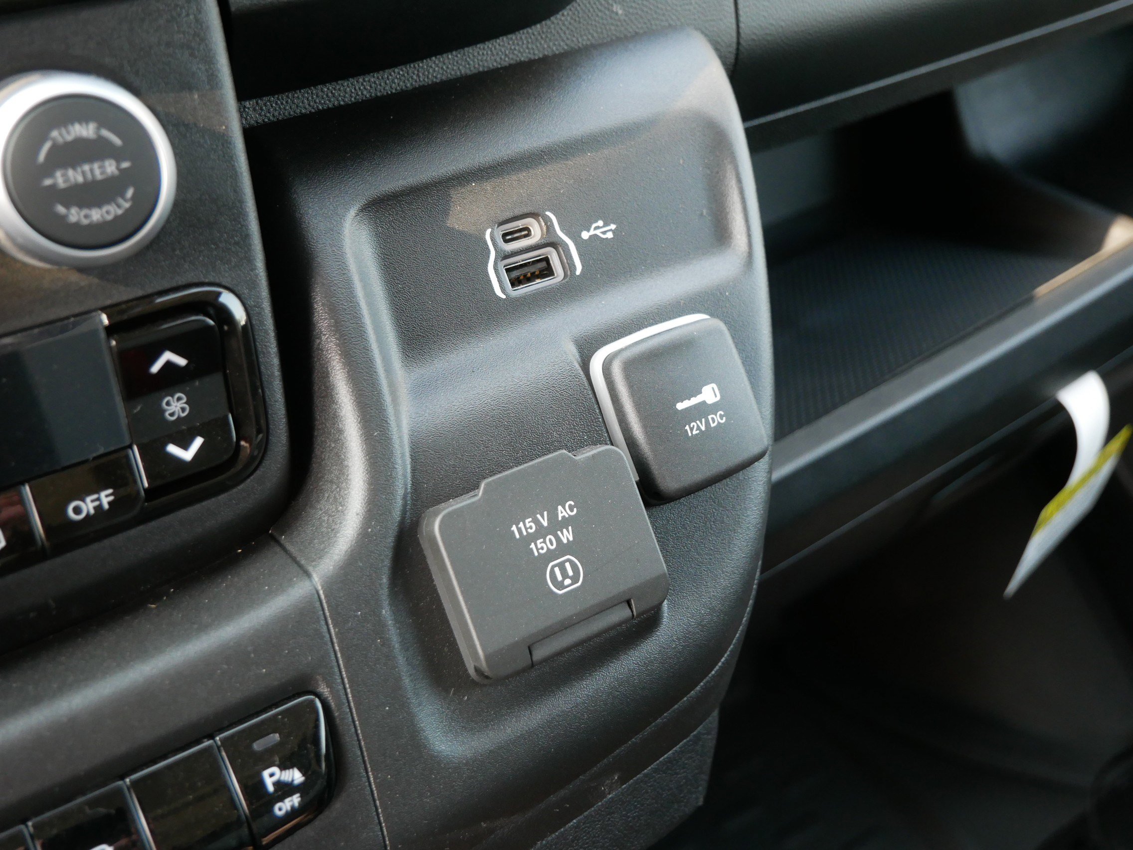 New 2025 RAM ProMaster 3500 w/ Premium Convenience Group image 10