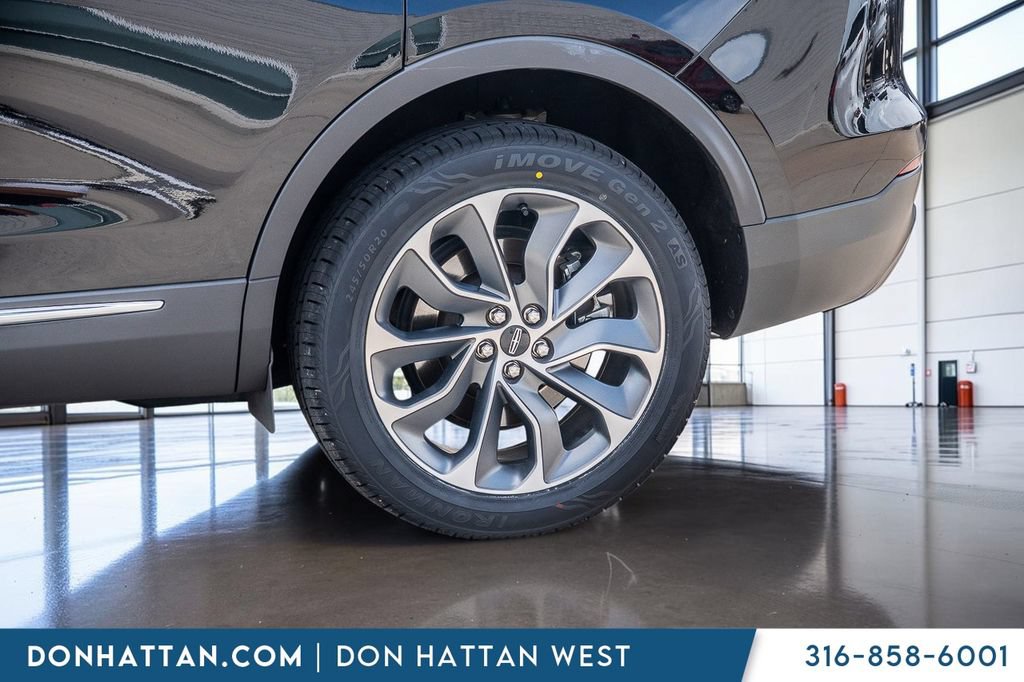 Used 2022 Lincoln Nautilus Reserve AWD/4WD image 39