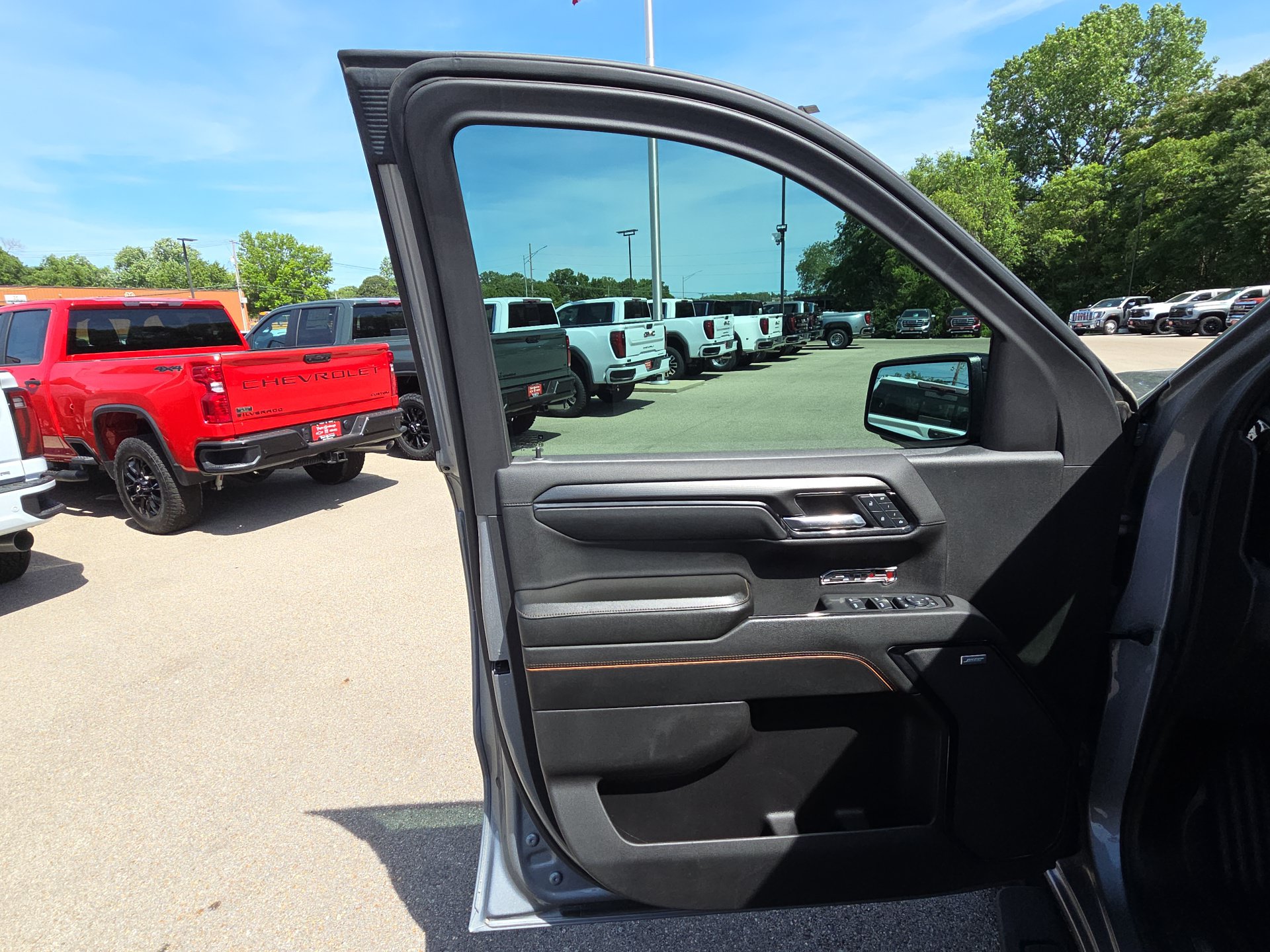 Used 2024 GMC Sierra 1500 AT4 w/ Technology Package AWD/4WD image 14