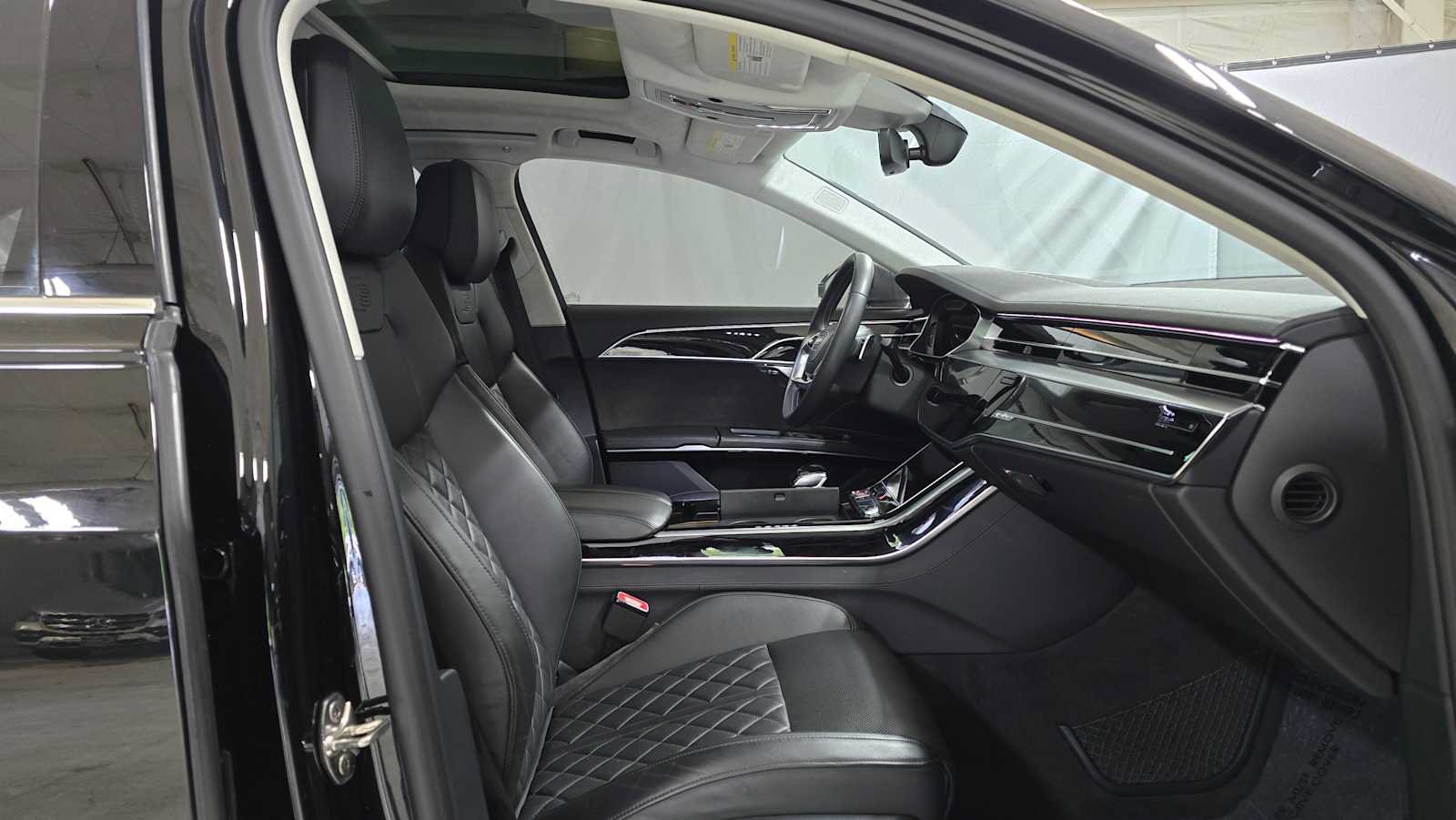 Used 2020 Audi S8 L w/ S8 Executive Package AWD/4WD image 10