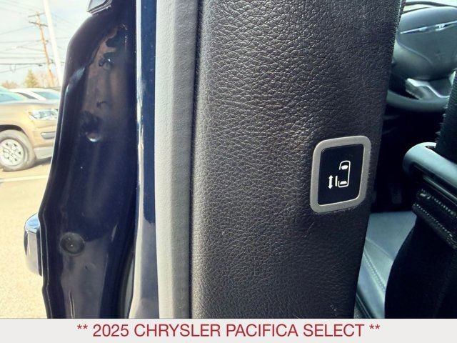 Certified 2025 Chrysler Pacifica Select image 17