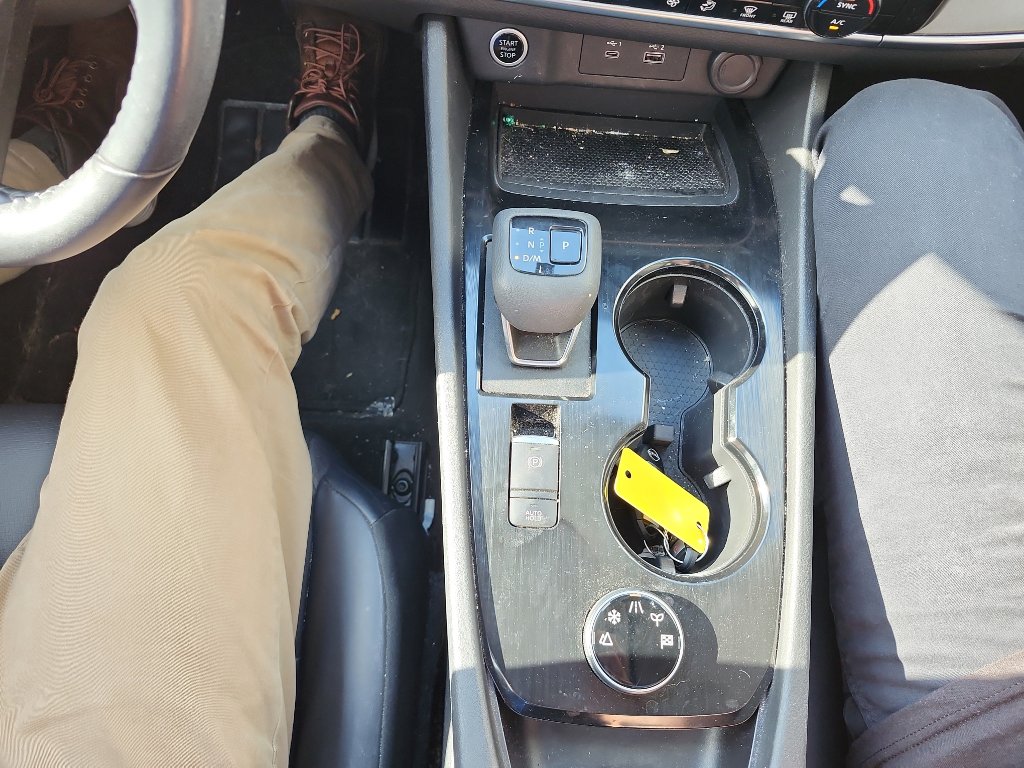 Used 2022 Nissan Rogue SV w/ SV Premium Package image 21