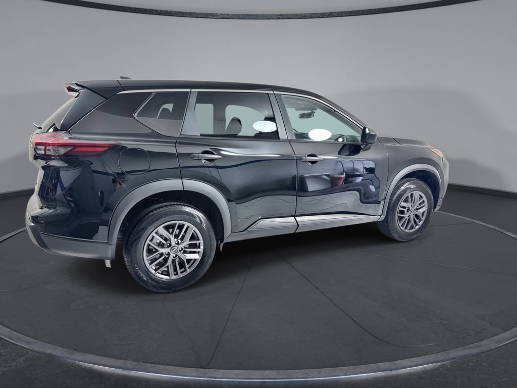Used 2024 Nissan Rogue S AWD/4WD image 9