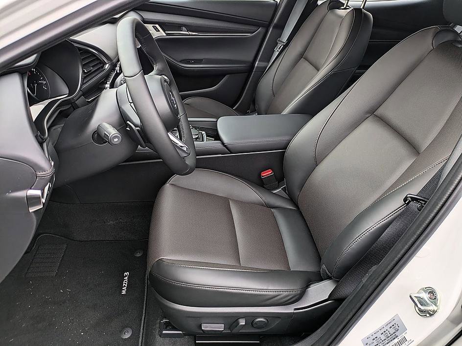 New 2026 MAZDA MAZDA3 Hatchback w/Premium Plus Pkg image 13