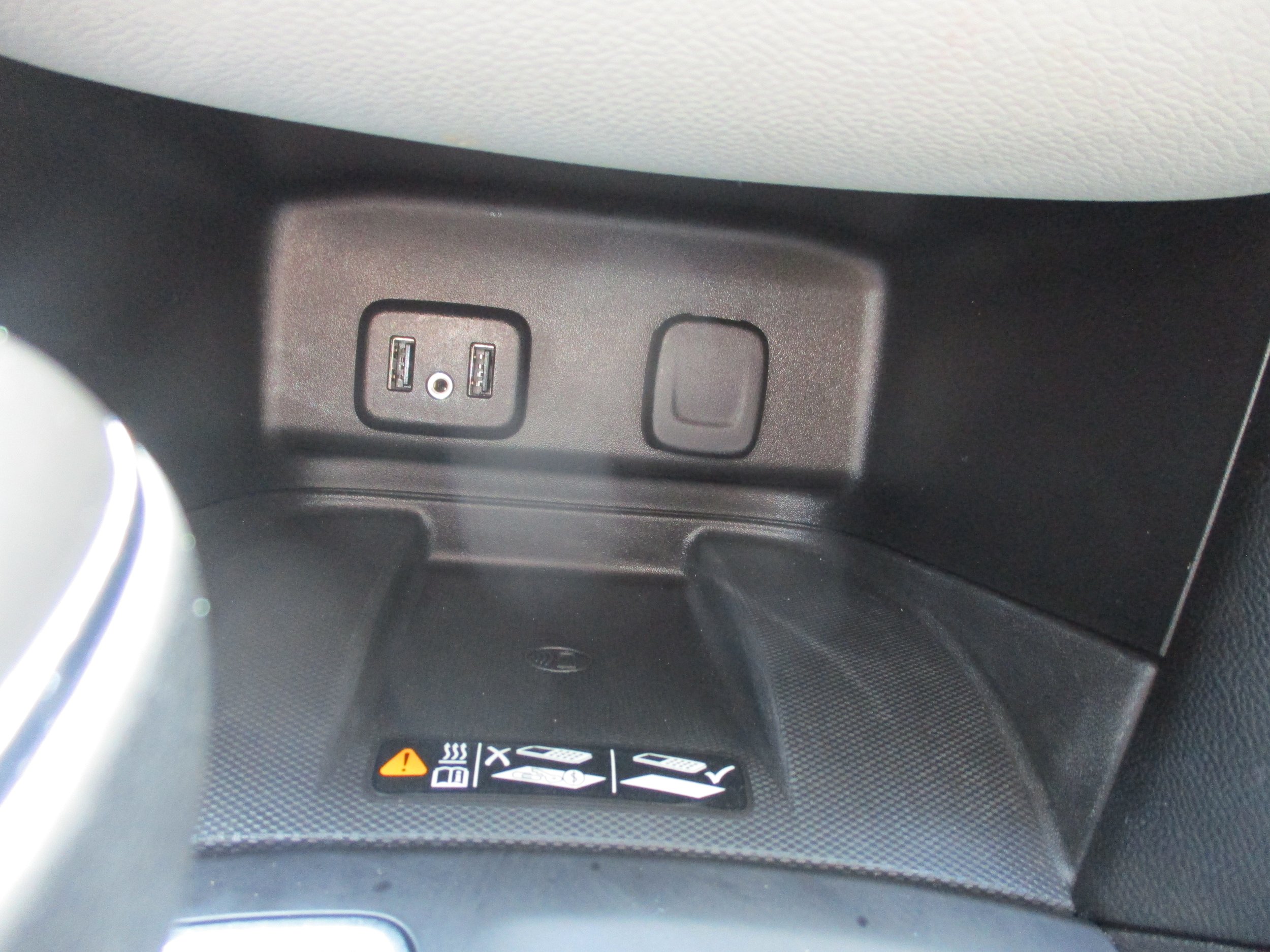 Used 2018 Chevrolet Equinox Premier FWD image 14
