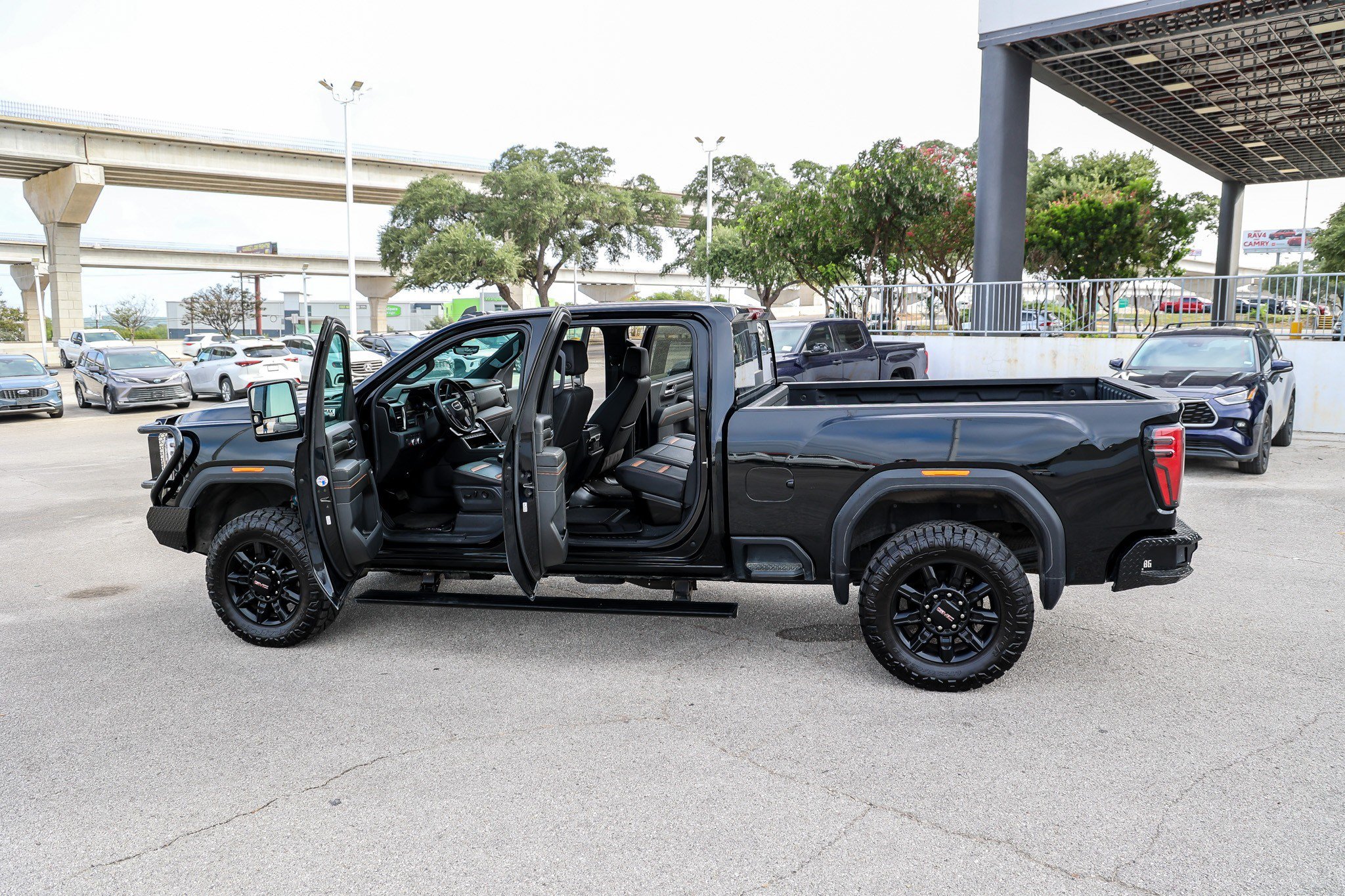 Used 2024 GMC Sierra 2500 AT4 w/ AT4 Premium Plus Package AWD/4WD image 13