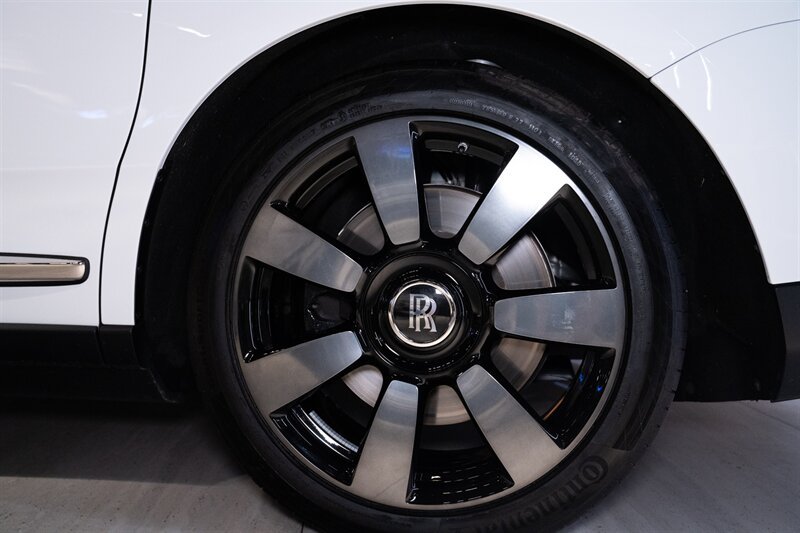 Used 2023 Rolls-Royce Cullinan w/ Cullinan Package AWD/4WD image 30