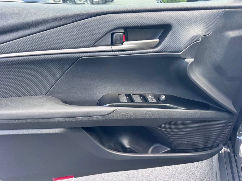 Used 2025 Toyota Camry SE w/ Convenience Package FWD image 17
