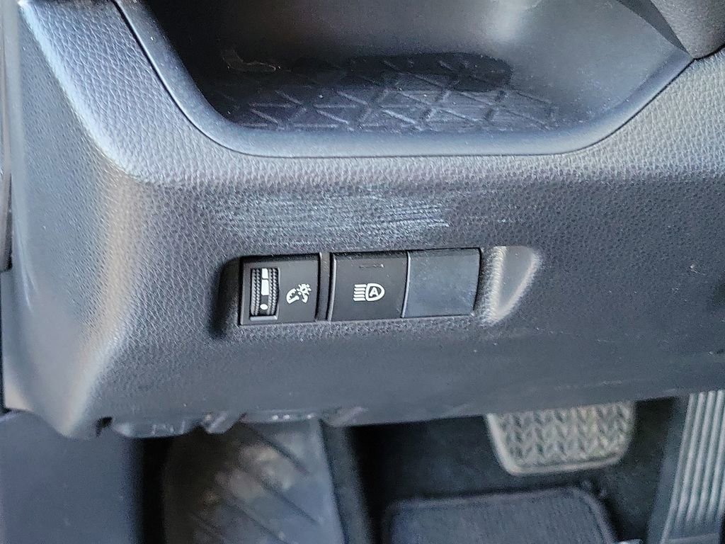 Used 2019 Toyota RAV4 XLE image 26