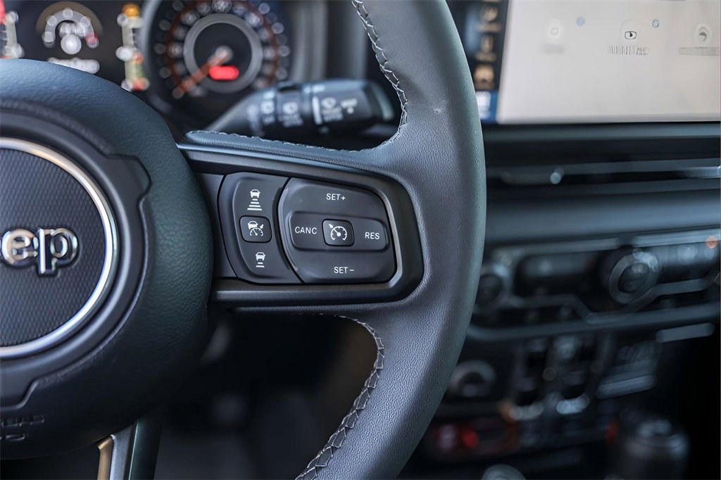 Used 2025 Jeep Wrangler Unlimited Rubicon w/ XTREMEE 35" Tire Package image 13