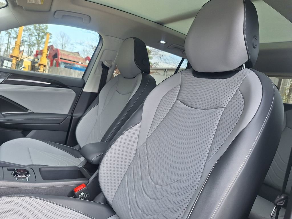 New 2026 Volkswagen Tiguan SE image 11