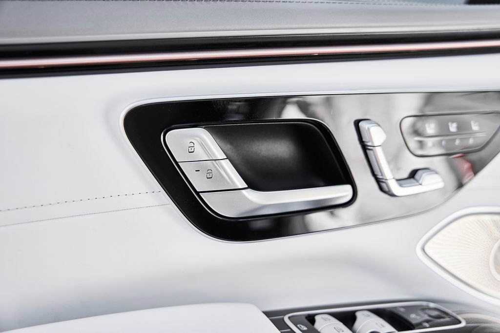 Used 2024 Mercedes-Benz Maybach EQS 680 4MATIC image 37