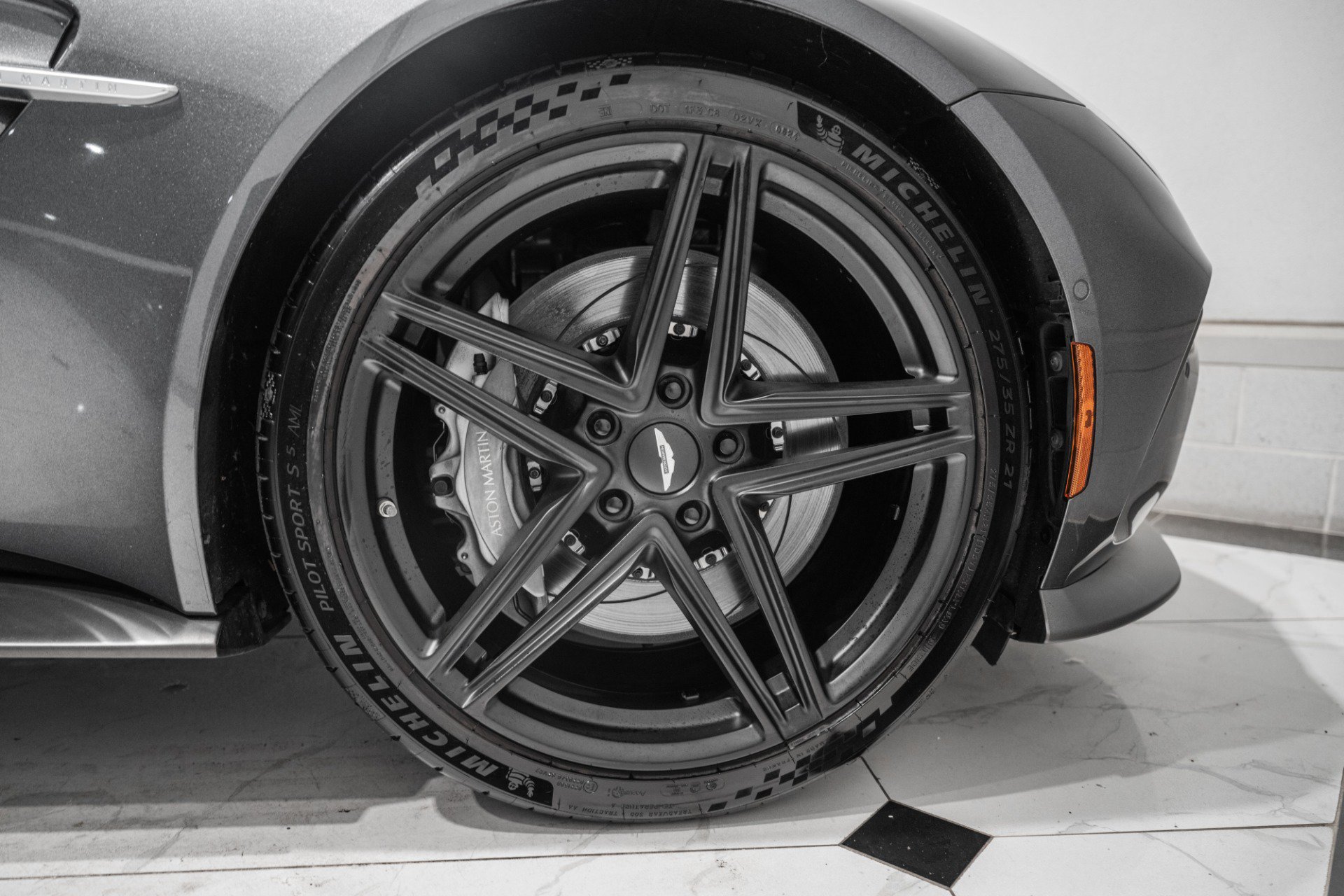 Used 2025 Aston Martin V8 Vantage Coupe RWD image 44
