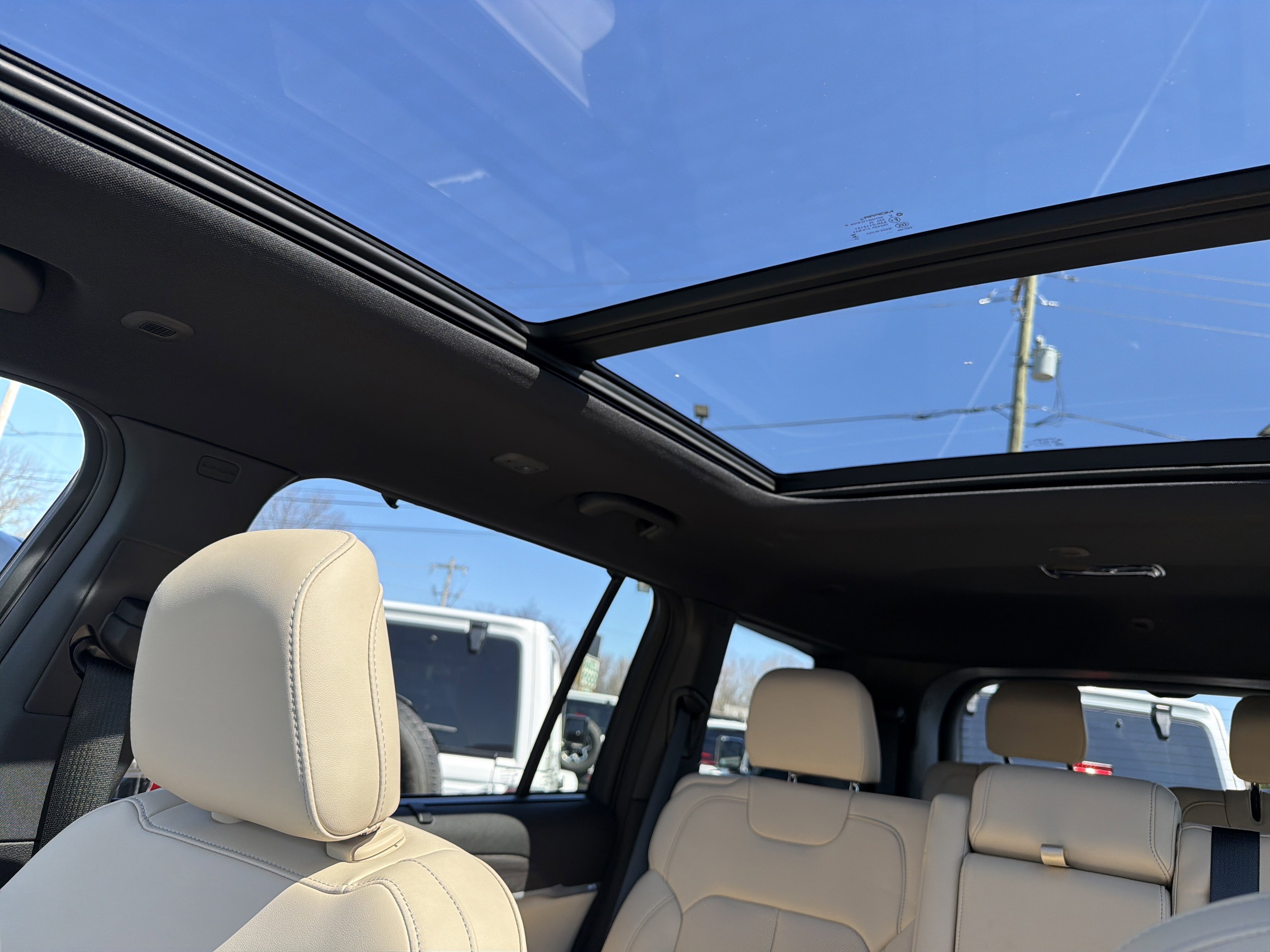 Certified 2025 Jeep Grand Cherokee L Limited w/ Luxury Tech Group II image 30