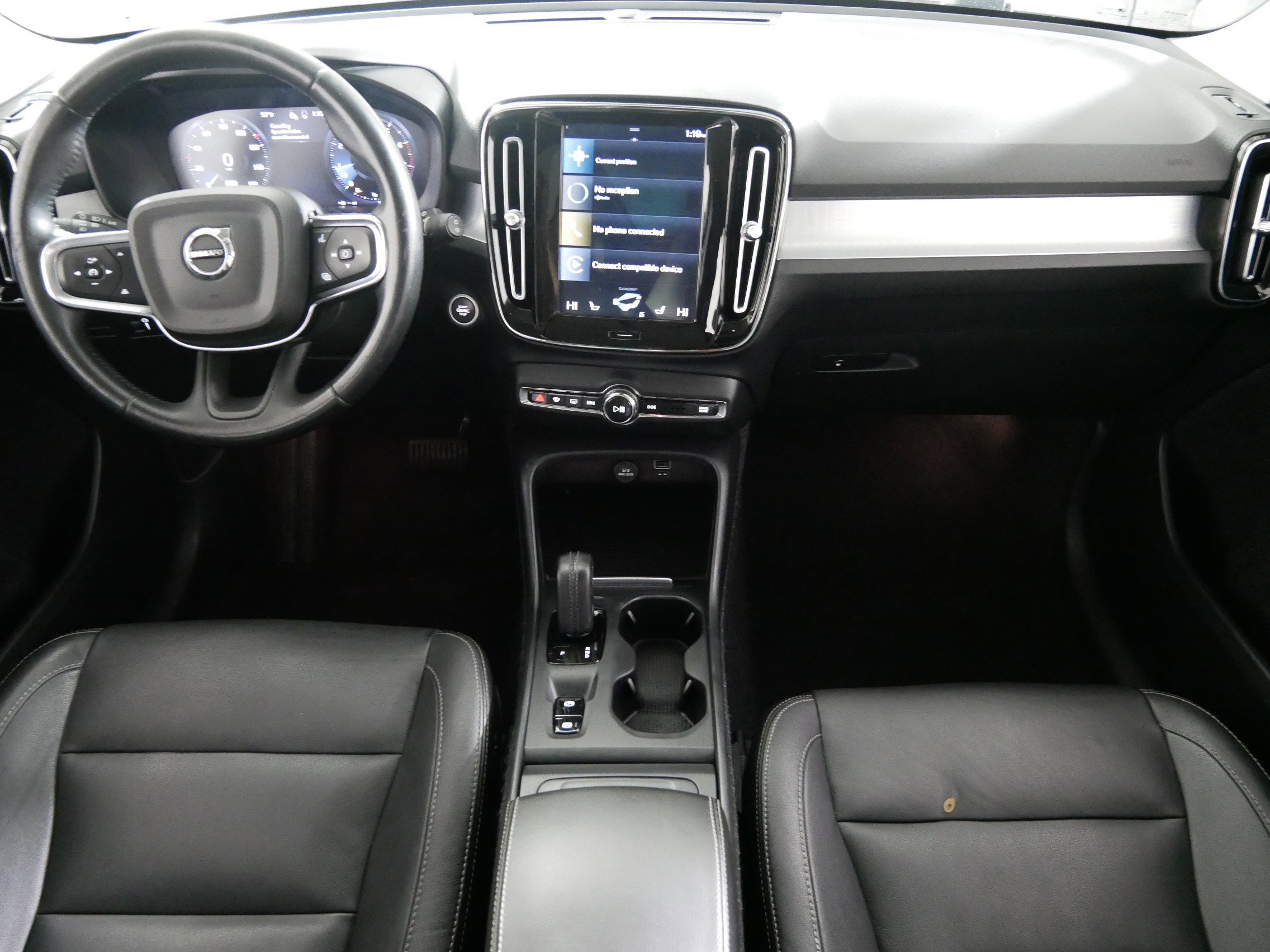 Used 2021 Volvo XC40 T5 Momentum image 10