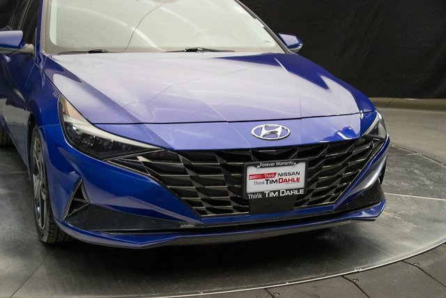 Used 2023 Hyundai Elantra Limited w/ Cargo Package image 3