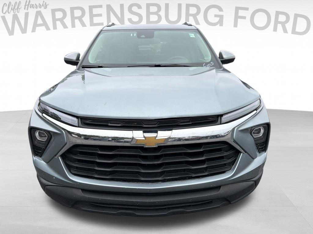 Used 2025 Chevrolet TrailBlazer LT AWD/4WD image 2