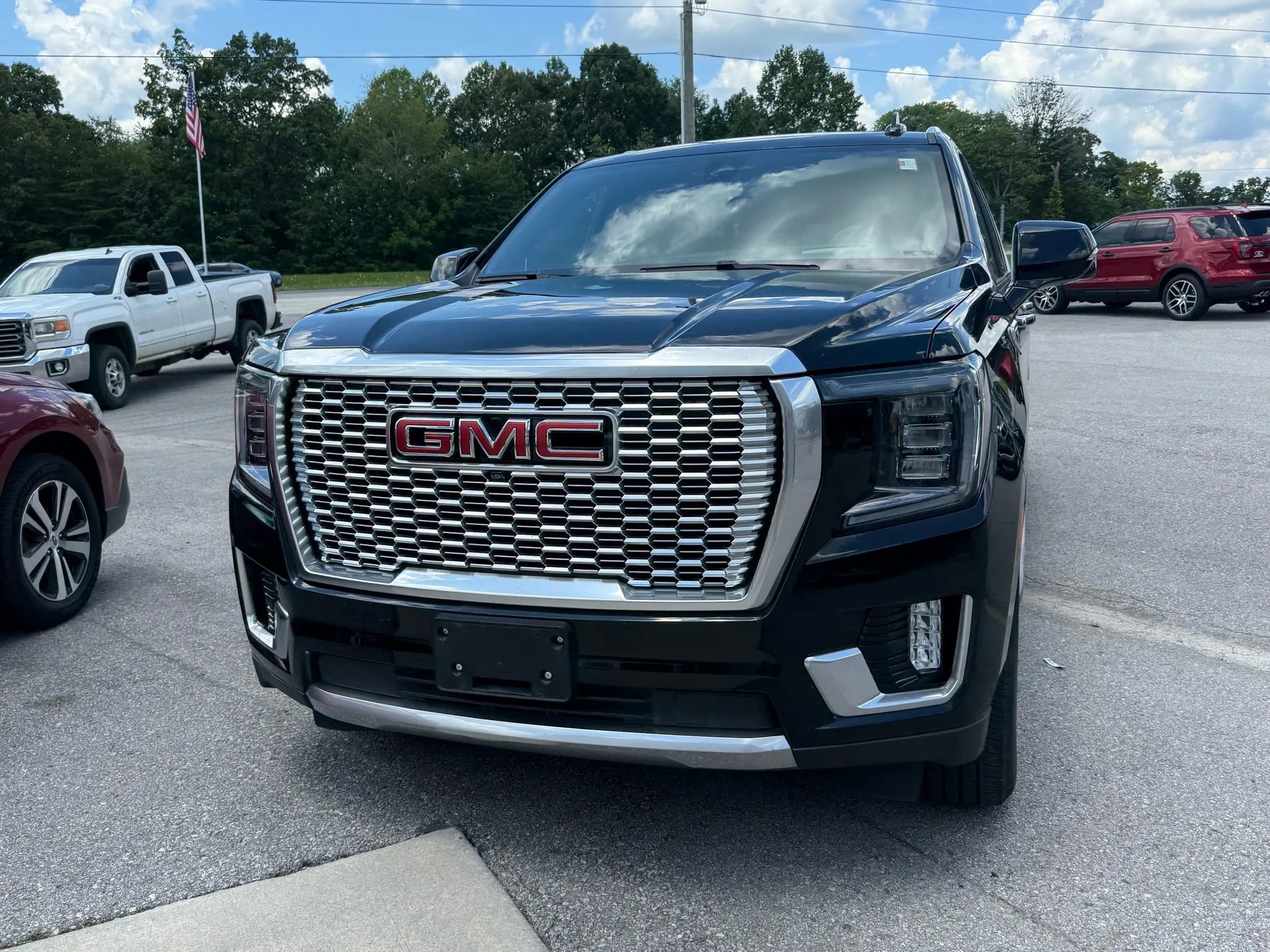 Used 2022 GMC Yukon XL Denali image 8
