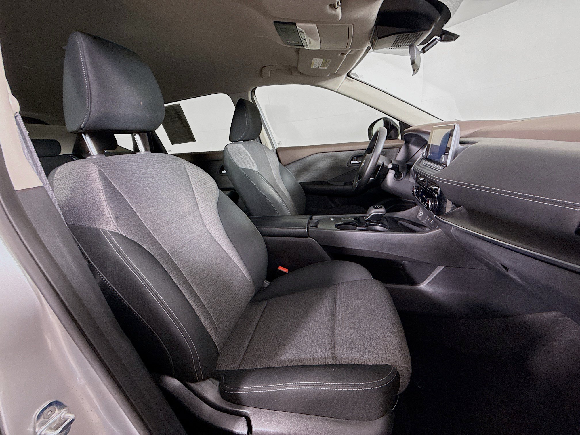 Used 2023 Nissan Rogue SV FWD image 33