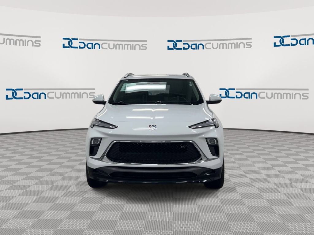 Used 2024 Buick Encore GX Sport Touring image 3